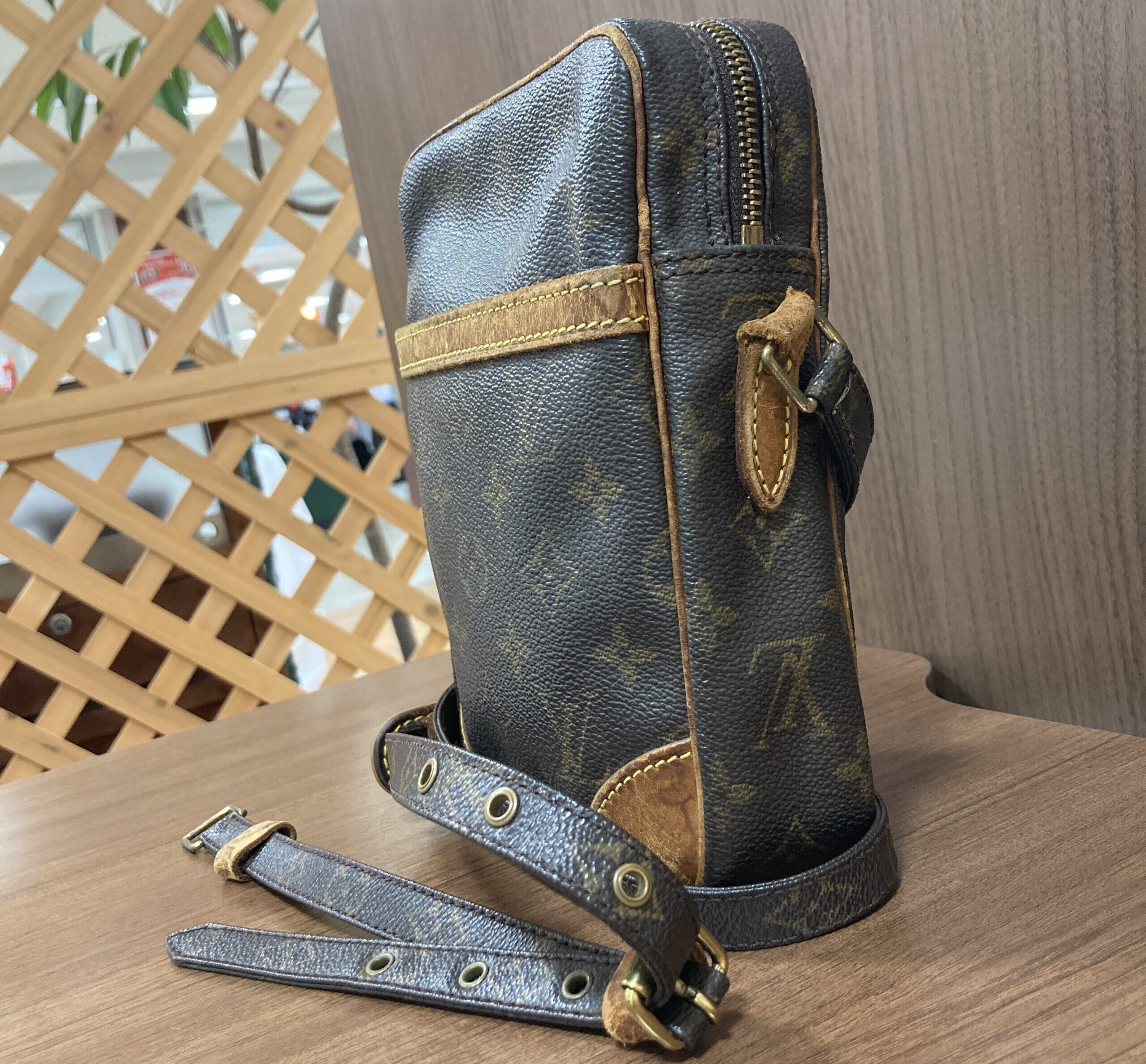 LOUIS VUITTON モノグラム ダヌーブ ※ショルダー切れ | 買取専門 